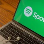 如何阻止 Spotify 在啟動時打開？
