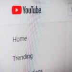 YouTube 會自動為視頻添加字幕嗎？  （解釋）