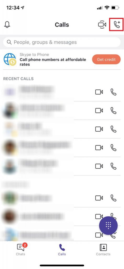 如何在 Skype 上進行電話會議？